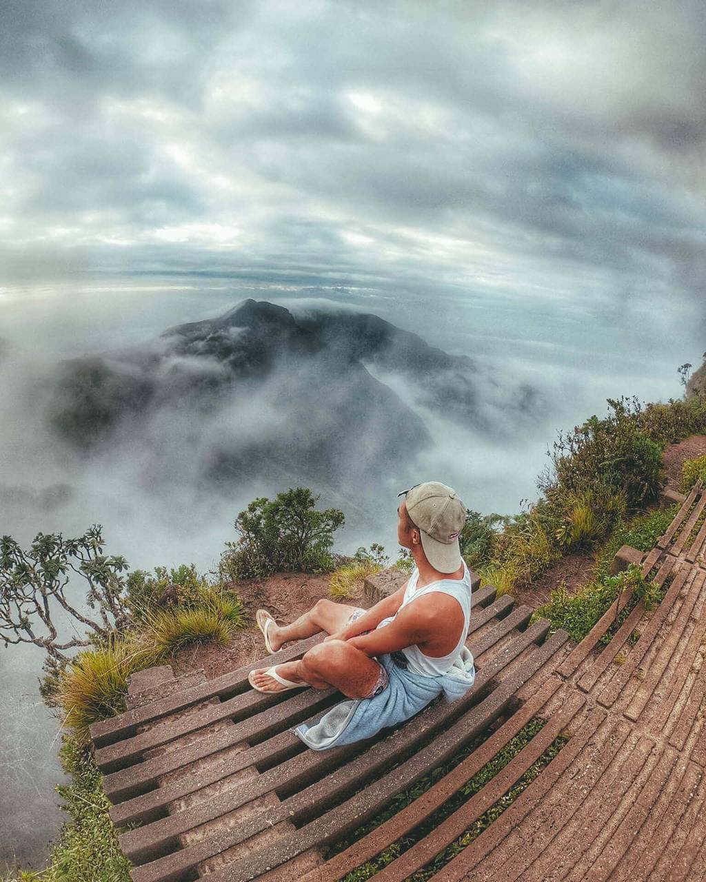 sri lanka nuwara eliya walk worlds end