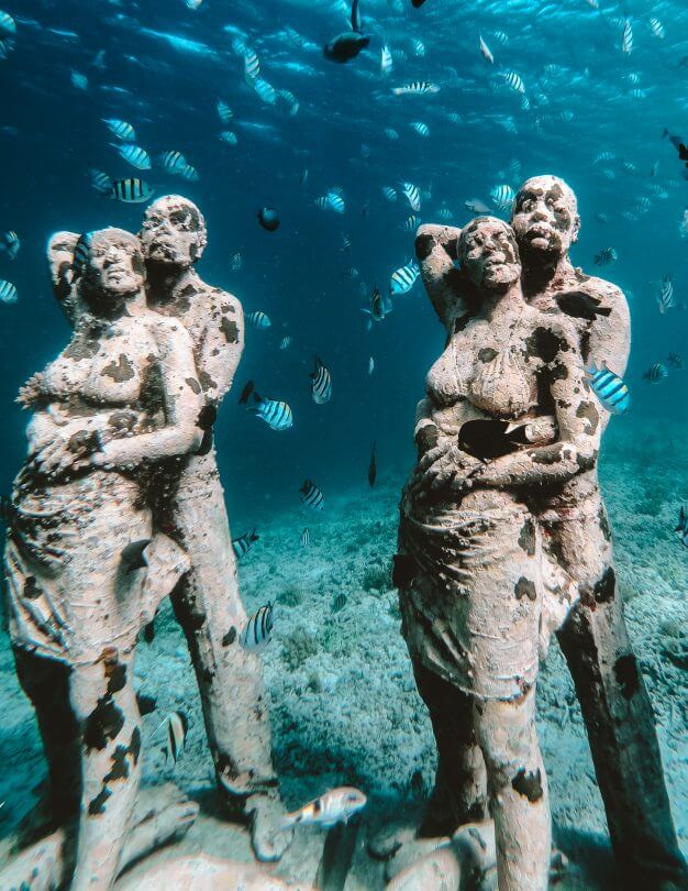 gili snorkeling underwater sculptures fish